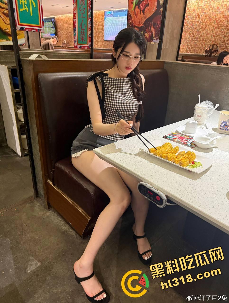 虎牙真神『轩子巨2兔』回归首秀自曝原装身材怒怼科技脸,直播剖析翘臀秘密找对象就得选纯天然!-21