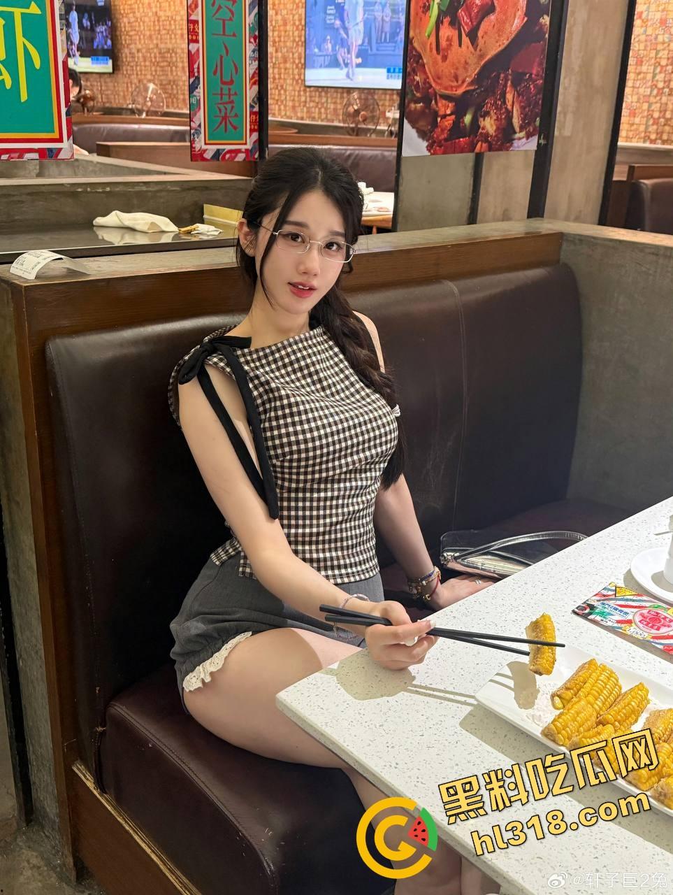 虎牙真神『轩子巨2兔』回归首秀自曝原装身材怒怼科技脸,直播剖析翘臀秘密找对象就得选纯天然!-22