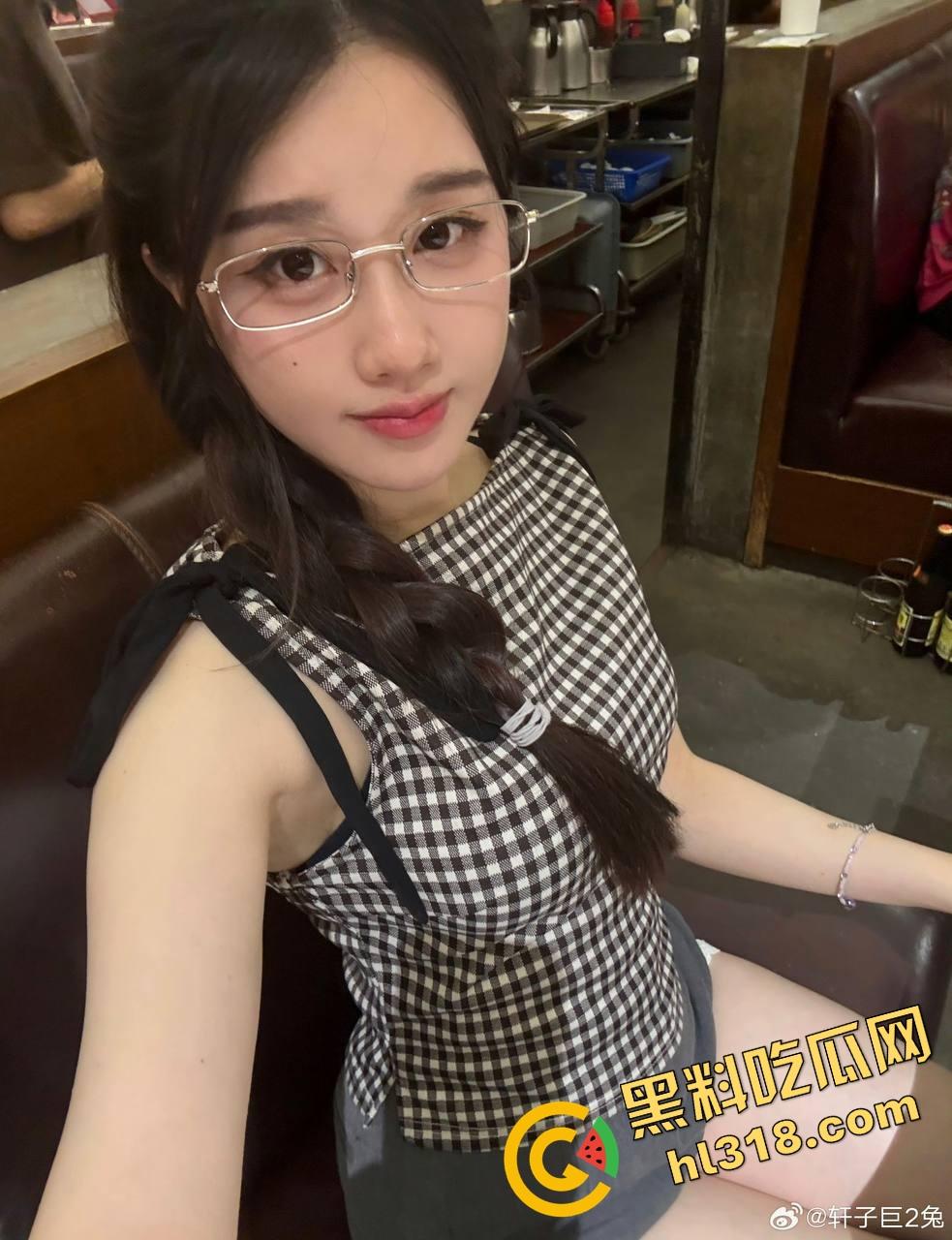 虎牙真神『轩子巨2兔』回归首秀自曝原装身材怒怼科技脸,直播剖析翘臀秘密找对象就得选纯天然!-23