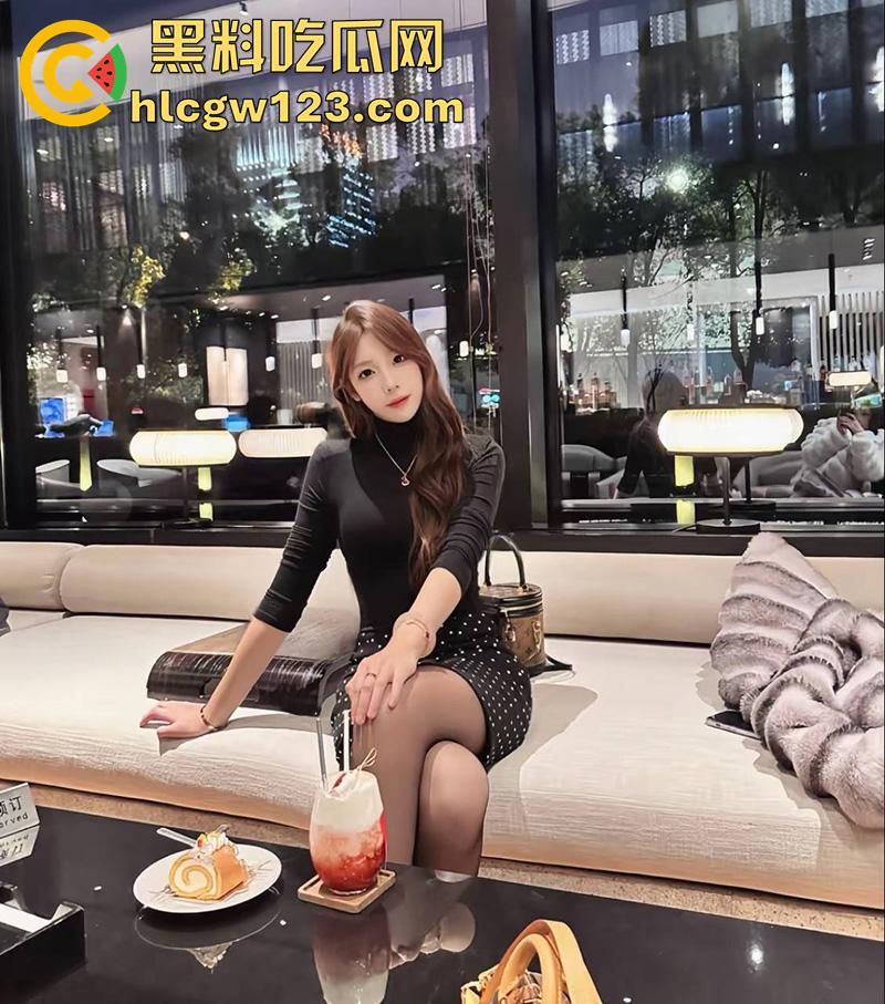 包臀裙长腿黑丝母狗,背着男友酒店约炮,结果被大神下春药,现场发骚激情啪啪,开裆黑丝好诱惑!-2