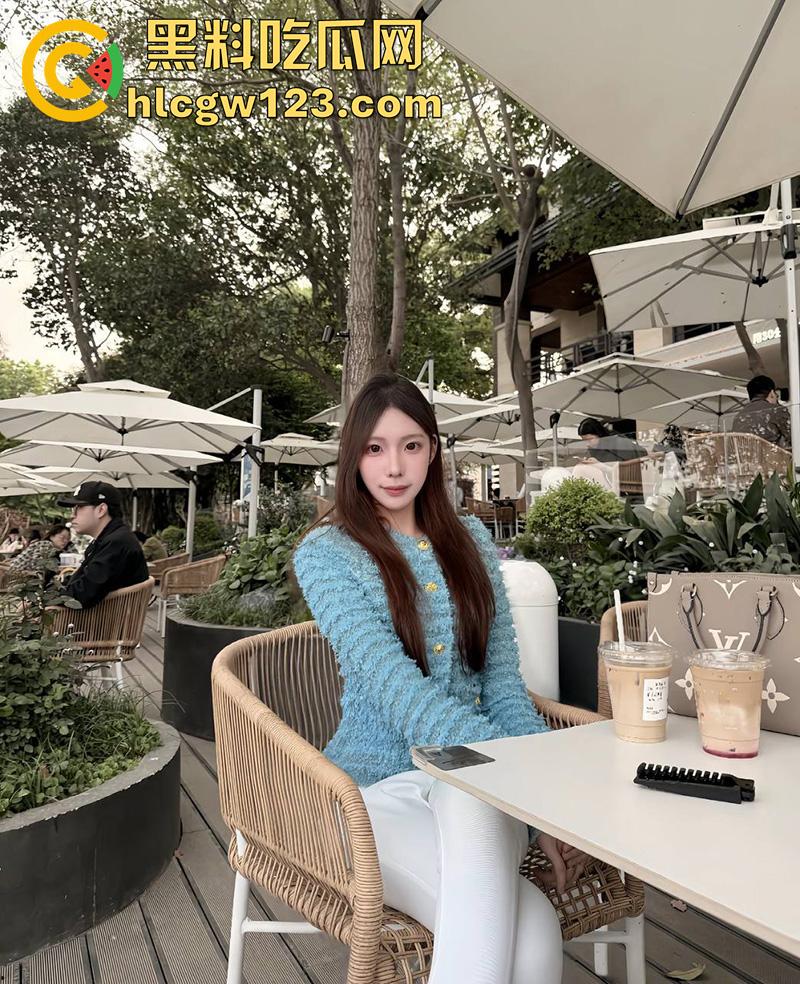 包臀裙长腿黑丝母狗,背着男友酒店约炮,结果被大神下春药,现场发骚激情啪啪,开裆黑丝好诱惑!-3