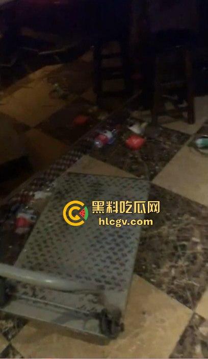 KTV陪酒小妹被灌醉多人轮流操，屁眼外翻像垃圾一样被扔地上！800块的小妹就被玩成这样真TM变态！-7