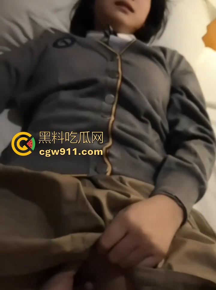 河南实验中学高三眼镜学妹【徐奕尹】激情性爱视频流出！校服露脸调教，被操的满脸通红喘息不止，反差感爆棚！-7