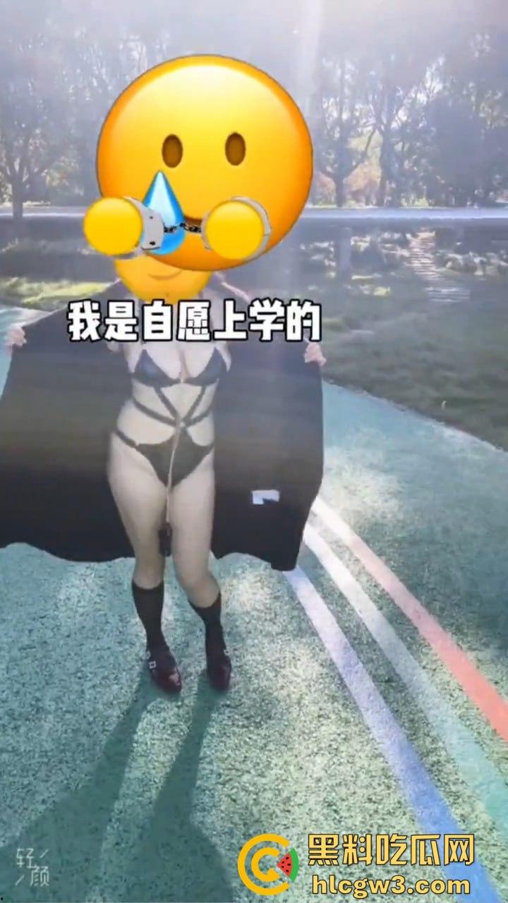 大奶淫妻『又又』不愧是石家庄第一骚 大白天公园拍视频 漏奶吓得大爷连人带收音机跑路，大爷脑袋直接宕机！-15