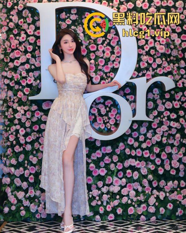 中国超模『裴希西』与富二代男友异国裸聊视频曝光!全球超模大赛上海冠军私密调情画面流出!-1