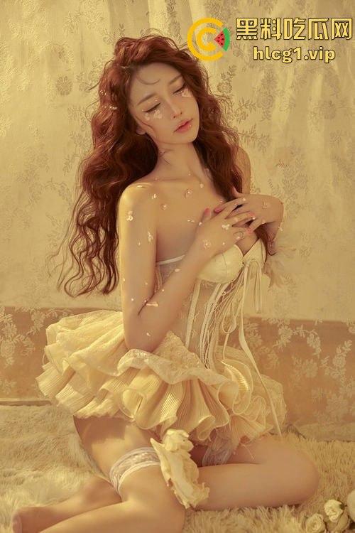 中国超模『裴希西』与富二代男友异国裸聊视频曝光!全球超模大赛上海冠军私密调情画面流出!-3