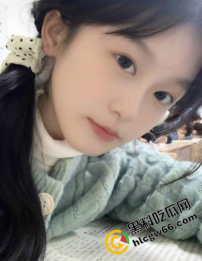 温医大骚货【潘晓蕾】私拍流出,洗澡露奶掰逼诱惑,被猛男后入干到哆嗦,床都干塌了!-4