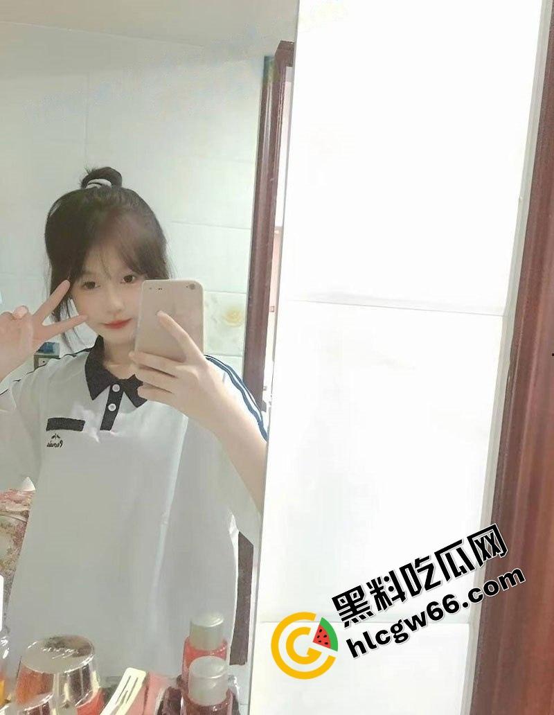 温医大骚货【潘晓蕾】私拍流出,洗澡露奶掰逼诱惑,被猛男后入干到哆嗦,床都干塌了!-7