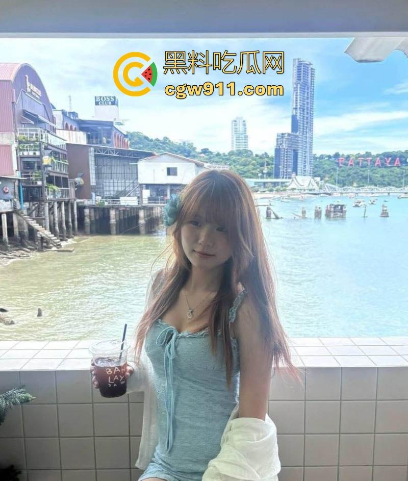 香港科技大学反差学妹【林乐宜】不雅视频流出,白皙娇躯被后入猛操内射,羞涩骚态撩人十足!-3