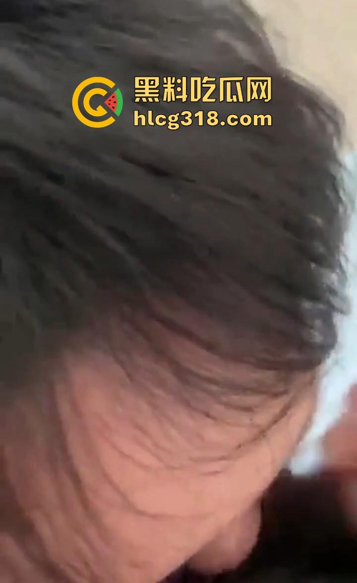 清纯反差高中学妹【李诗雨】跪地深喉肉棒眼神魅惑勾魂,微胖巨乳,极其淫乱母狗气质十足!-6