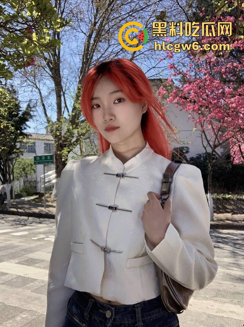 南京中医药大学红发学生妹『 徐思涵』陪金主伴游 白天是摄影师晚上是肉便器 情趣内衣换着花样骚视频流出!-6