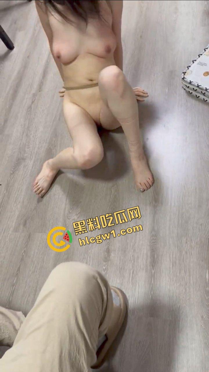 湖北荆门胯下母狗『任玉琪』不想努力被金主包养 调教打奶子 完全当狗使!独家曝光流出!-8