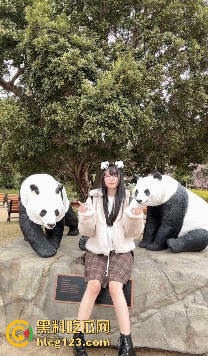 极品日本妹子白天看熊猫，晚上寂寞拿19CM狼牙棒狂放松！塞进小穴痛苦面具都出来了！-6