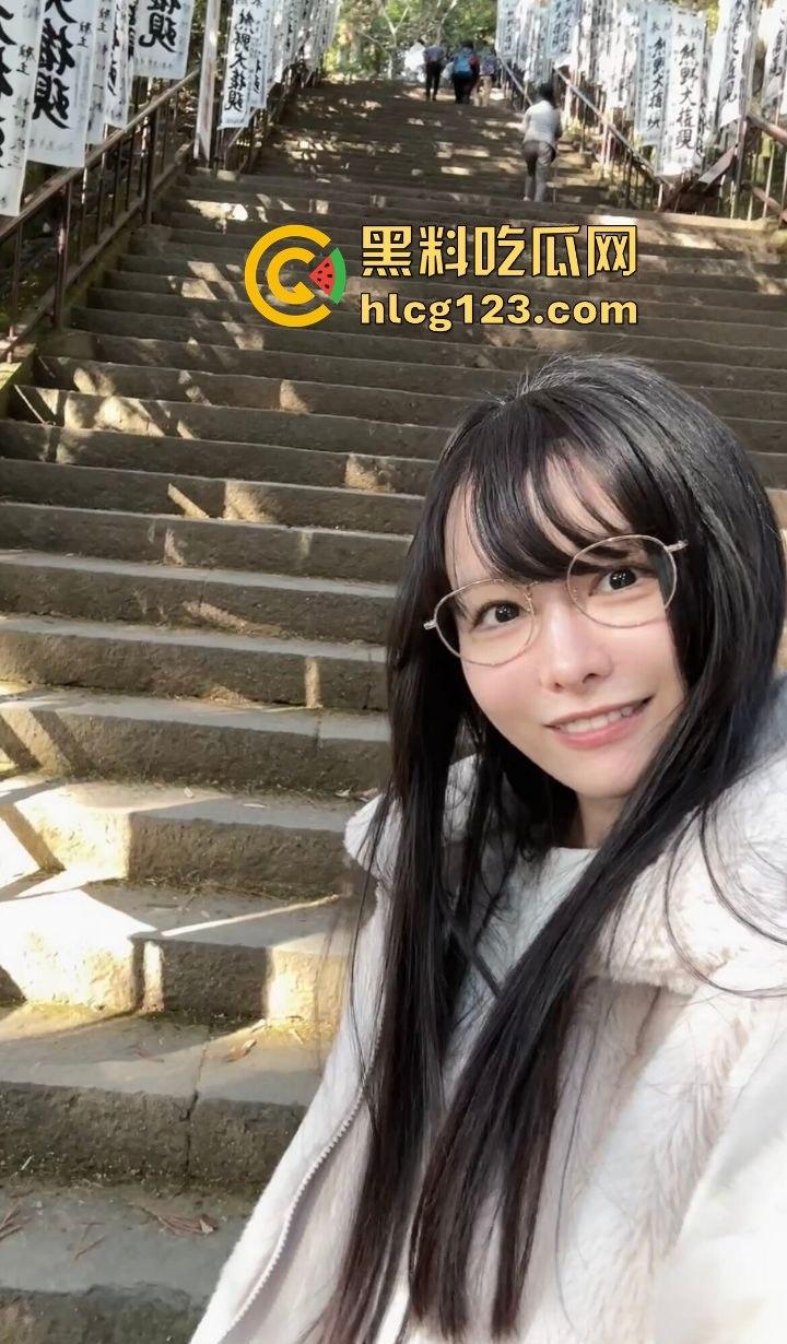 极品日本妹子白天看熊猫，晚上寂寞拿19CM狼牙棒狂放松！塞进小穴痛苦面具都出来了！-8