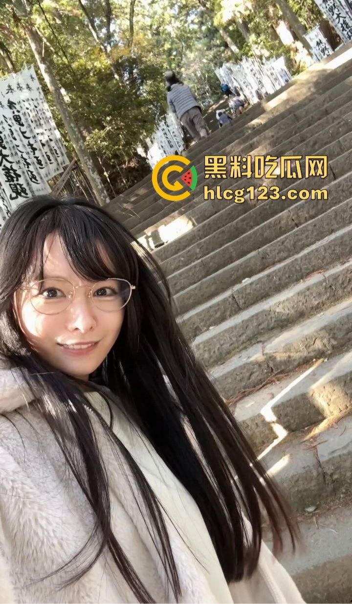 极品日本妹子白天看熊猫，晚上寂寞拿19CM狼牙棒狂放松！塞进小穴痛苦面具都出来了！-9