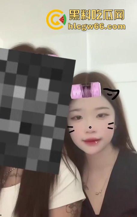 广东湛江雷州精神小妹 知三当三被一群精神小妹扒衣殴打 小妹妹这奶肯定保熟-1