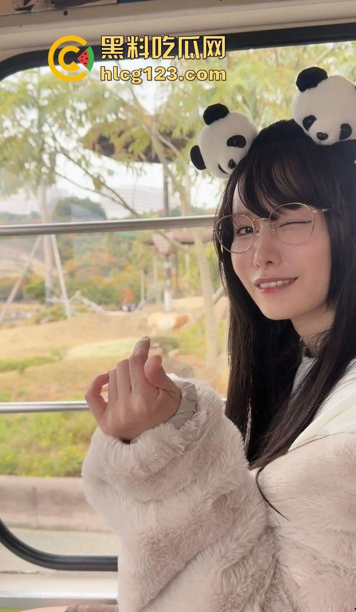 极品日本妹子白天看熊猫，晚上寂寞拿19CM狼牙棒狂放松！塞进小穴痛苦面具都出来了！-11