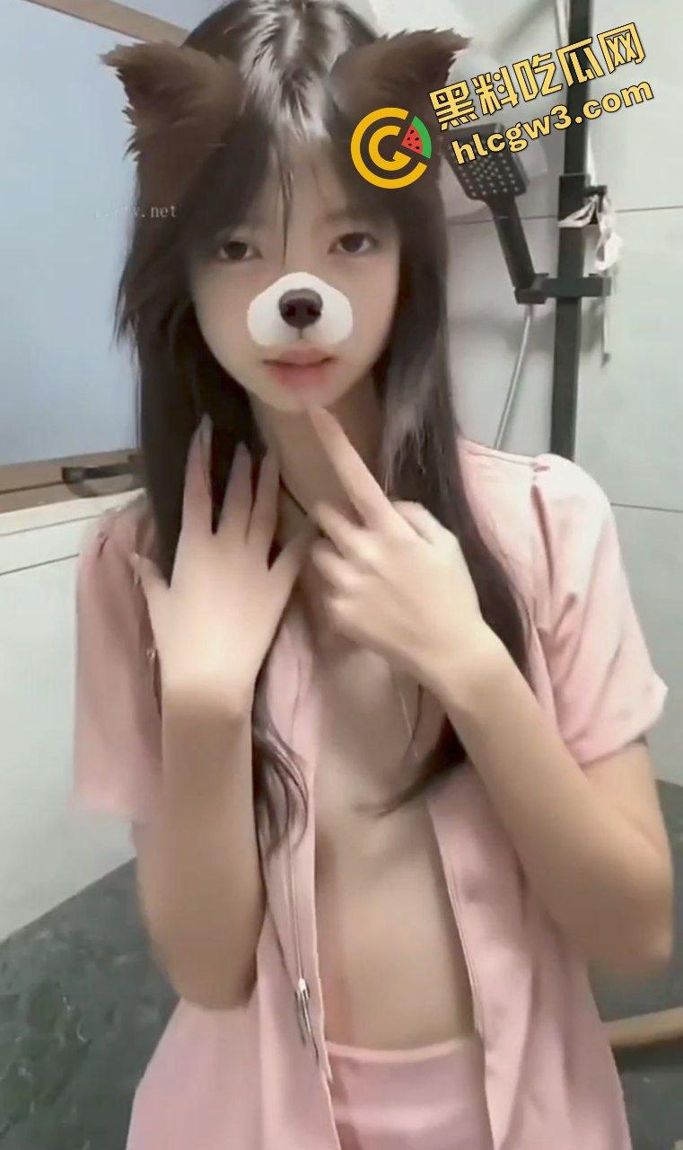 抖音清纯可爱嫩妹反差网红『悲伤小云吞』定制裸露骚舞 酒店浴缸裸奶自拍 独家原创曝光！-5