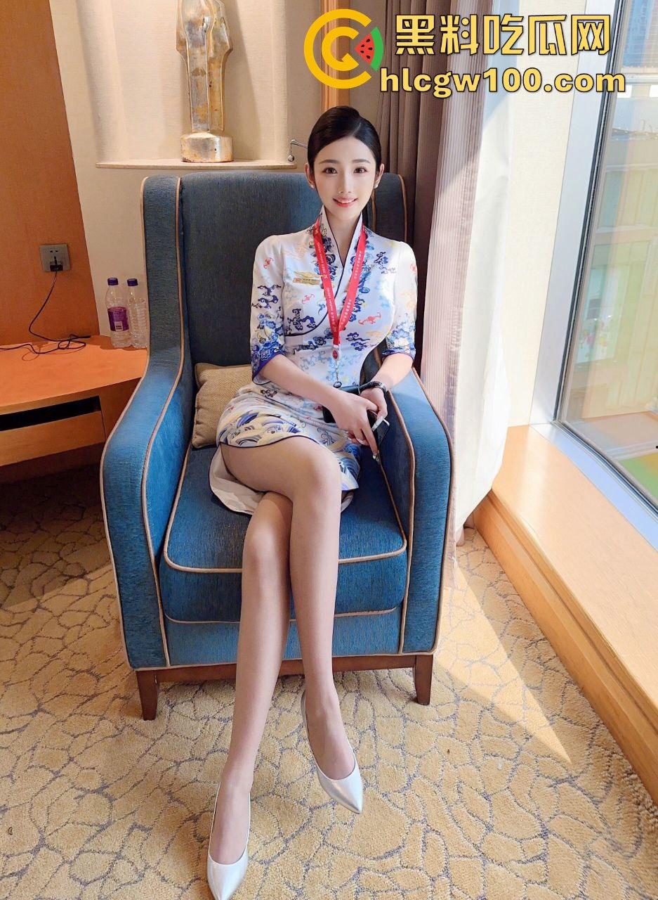 上海恋足癖老哥包养空姐只为玩脚，骚气空姐美脚喂蛋糕，老哥不日逼只玩脚，难言之瘾让人看傻！-7