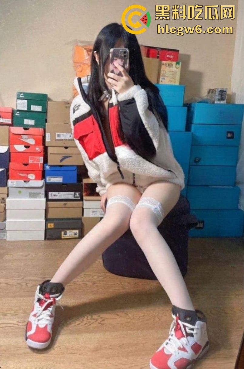 杭州清纯双胞胎姐妹 姐姐御姐范,妹妹萝莉系,轮流伺候大肥猪金主爸爸被猛操,多少男人梦寐以求的御萝双修场面!-18