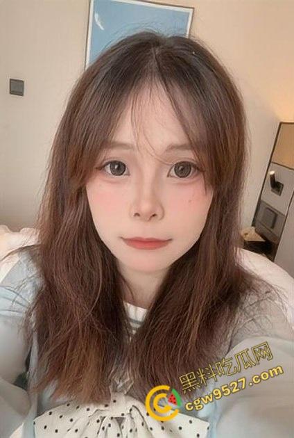 禁忌的校园激情！与妹妹在学校石凳上的激情做爱，粉嫩小穴被爆操内射，既刺激又淫荡-1