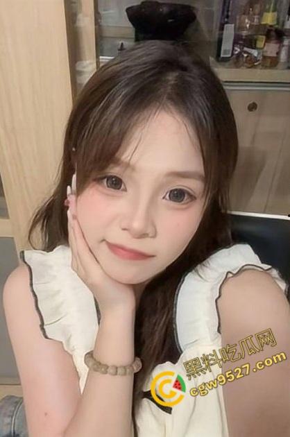 禁忌的校园激情！与妹妹在学校石凳上的激情做爱，粉嫩小穴被爆操内射，既刺激又淫荡-2