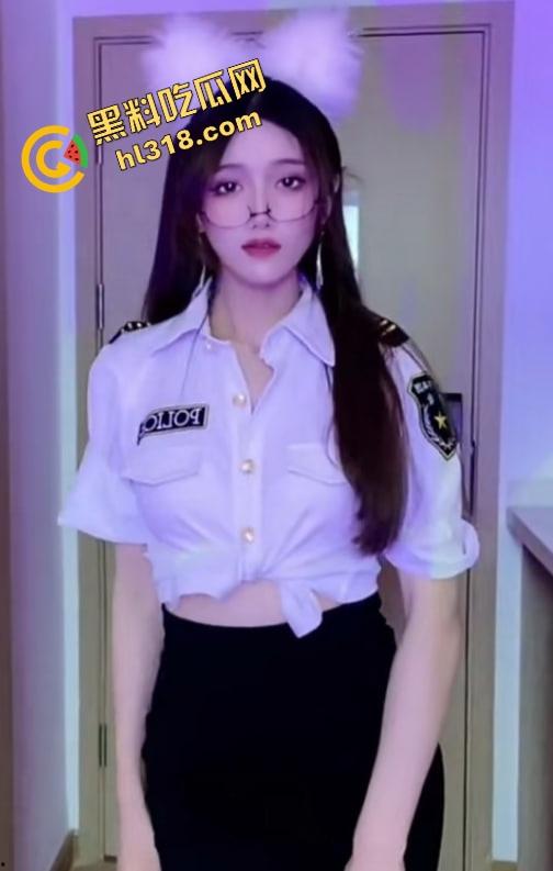 抖音女主播跳蛋十分钟大挑战,毛毯底下裙子塞着疯狂颤抖,直播忍到高潮爽到直喊老公!-2