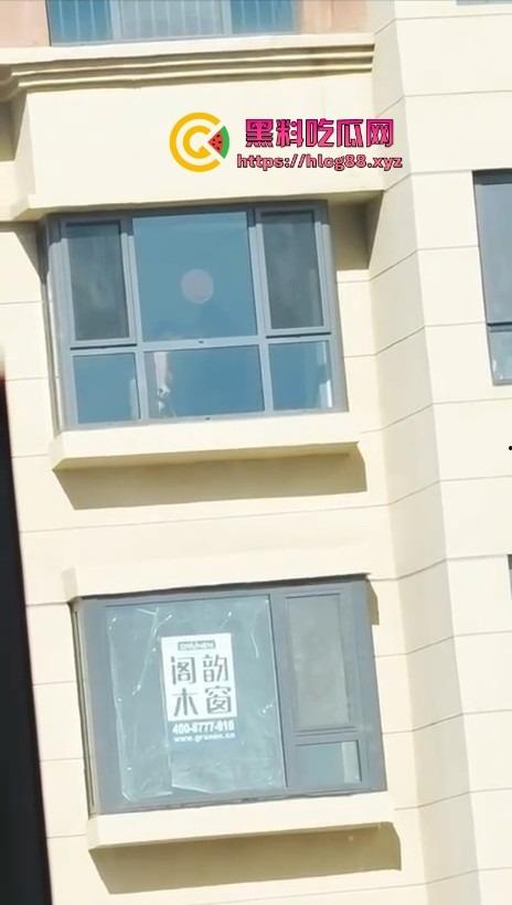 河北老铁偷拍邻居巨乳少妇全裸拖地,奶子甩得跟钟摆似的骚得邪乎,这贱货啥怪癖非要光腚擦地板?-8