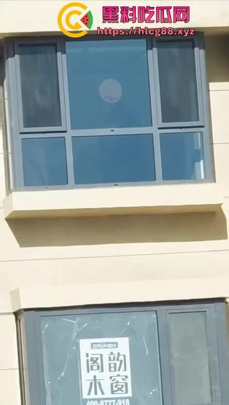 河北老铁偷拍邻居巨乳少妇全裸拖地,奶子甩得跟钟摆似的骚得邪乎,这贱货啥怪癖非要光腚擦地板?-11