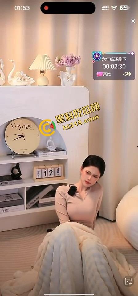 抖音女主播跳蛋十分钟大挑战,毛毯底下裙子塞着疯狂颤抖,直播忍到高潮爽到直喊老公!-9