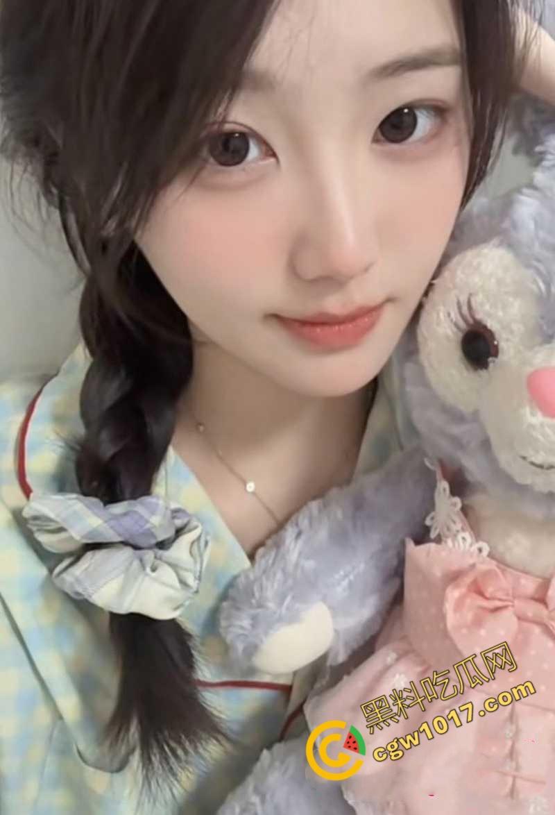 青岛风骚女护士【李沐皎】惊艳床技曝光：翘臀魅惑，无套狂欢，跳蛋激荡，深喉吞吐如母狗般饥渴-3