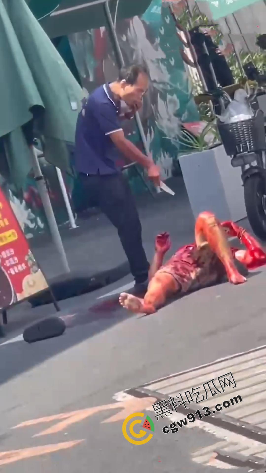 血淋淋屠夫现身广州东晓南,光天化日之下残忍取人性命,手段令人发指光是看视频都觉得毛骨悚然-5