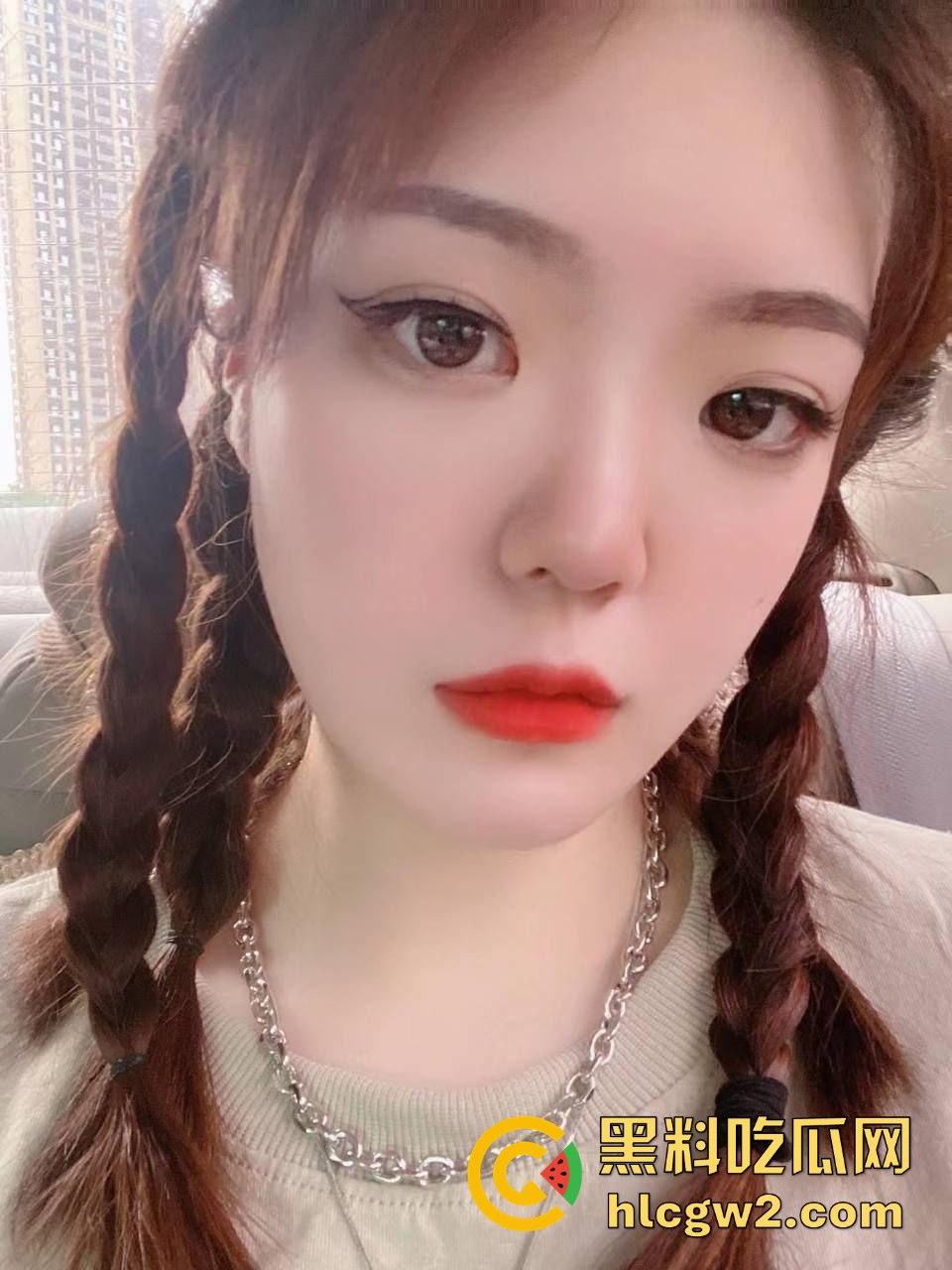 湖北26岁『郭可岚』掰开馒头穴自拍流出 被男友干的翻白眼伸舌头打炮痴态毕露,云盘视频全网疯传!-2