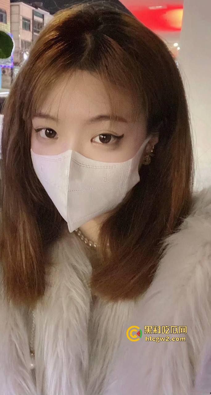 湖北26岁『郭可岚』掰开馒头穴自拍流出 被男友干的翻白眼伸舌头打炮痴态毕露,云盘视频全网疯传!-5