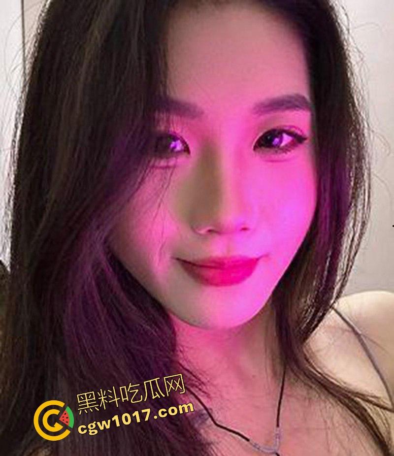 常州轻工大学饭堂激情一刻,JK清纯女大激情相吻,情到浓处直捅裙底骚逼,随后女生跪地疑似深喉口交,当我们不是人是吧!-2