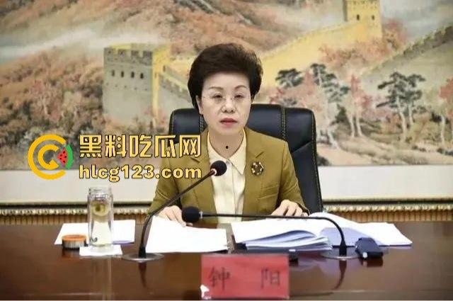 贪财贪色的贵州女州长落马!包养58名猛男,随身携带避孕套,简直是现代版武则天!-4