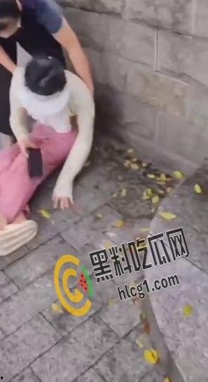 广州女孩整牙手术做残废了上门讨说法 被店员拿水枪冲并拖拽 现在无良商家都这么嚣张吗?-3