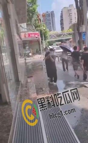 广州女孩整牙手术做残废了上门讨说法 被店员拿水枪冲并拖拽 现在无良商家都这么嚣张吗?-5