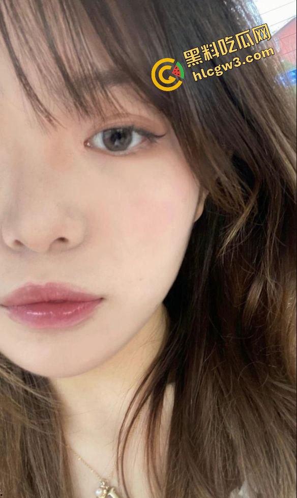 四川成都混社会的单身反差妹『夏韶涵』被劳力士大哥调教 当飞机杯一样口爆上位!独家流出!-1