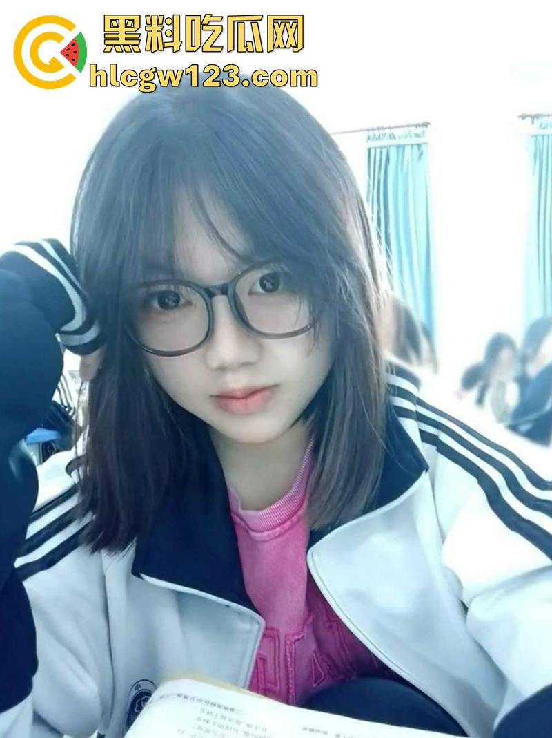 变态淫父送女儿去外地考试,在宾馆没忍住强上性感乖女儿,身材白嫩翘臀Q弹,后入啪啪极致淫荡!-4