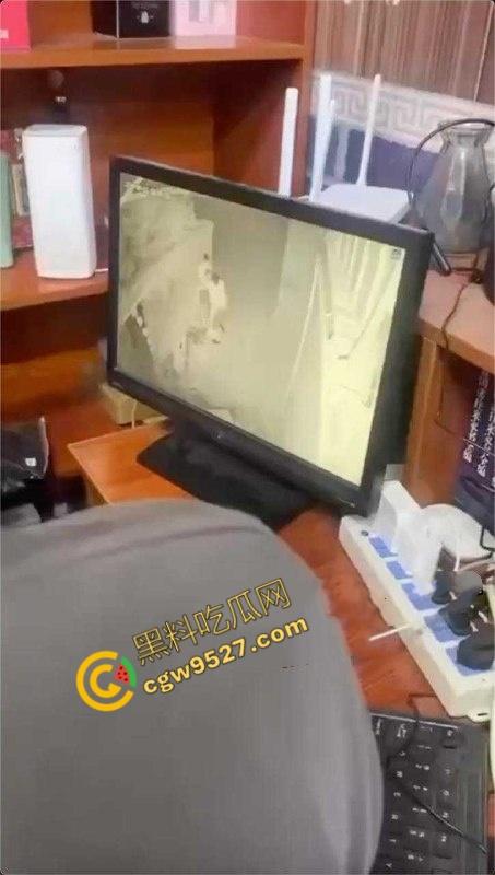 山东女子醉路边惨遭两男子轮奸!两男子色胆包天激情3P被监控全程记录,路过行人震惊不已不敢直视-6