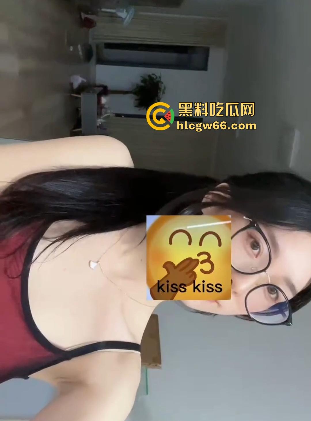 江苏盐城眼镜妹前女友『许多多』大腿夹跳蛋自拍后入，骚逼浪得像被电过，早起的人儿有逼看！-6