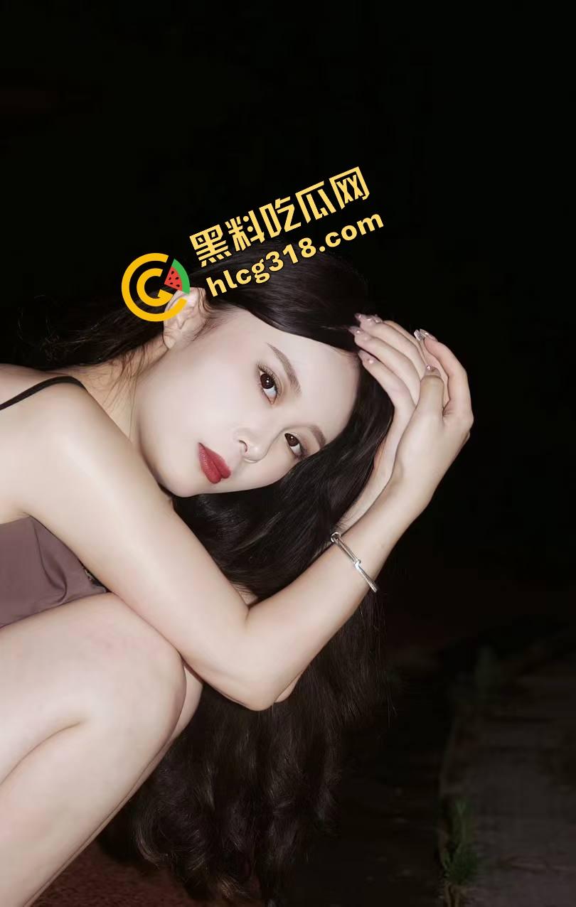 奶子走光都不遮?这这个就叫做专业!山西工商拉丁妹跳舞跳到走光,左边奶子完全露出还在跳!-4