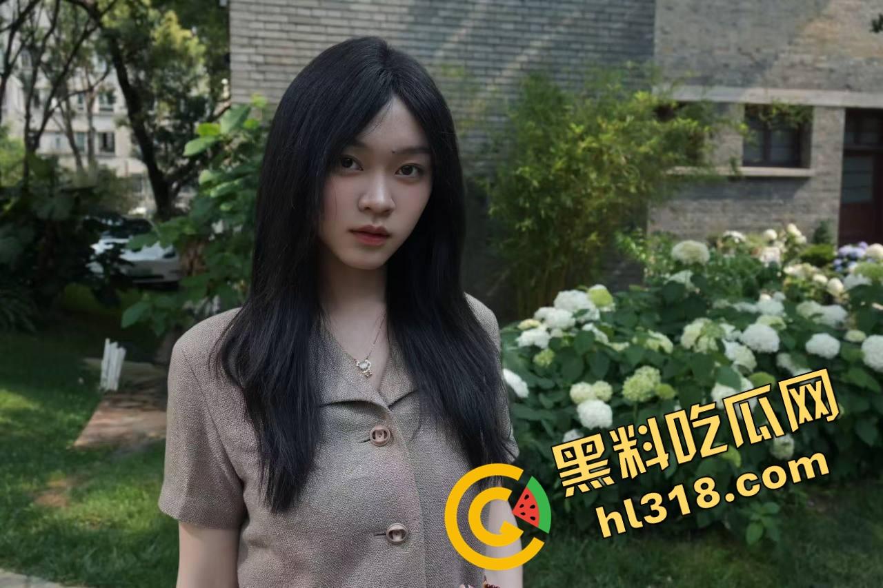 南京传媒学院极品反差母狗『李可盈』网调金主约炮,各种自拍视频流出,课代表小仙女也能喷水?-4