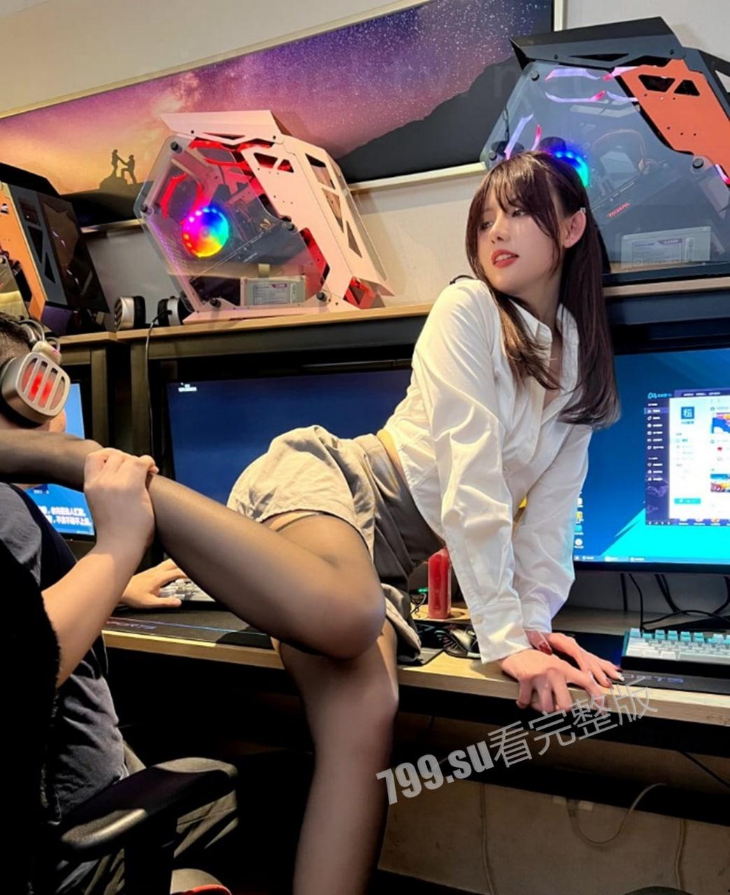 秀人顶流 - 阿朱老师 网吧露出 高清写真 顶级诱惑-12