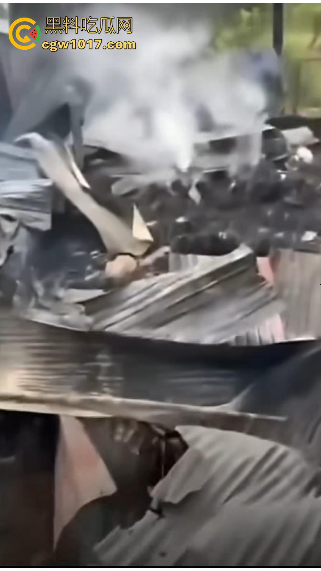 柬埔寨磅湛省灭门惨案 吸毒男子因争吵直接纵火砍人 造成9人死亡 包括一名5岁女童 老婆的娘家无一生还!-7