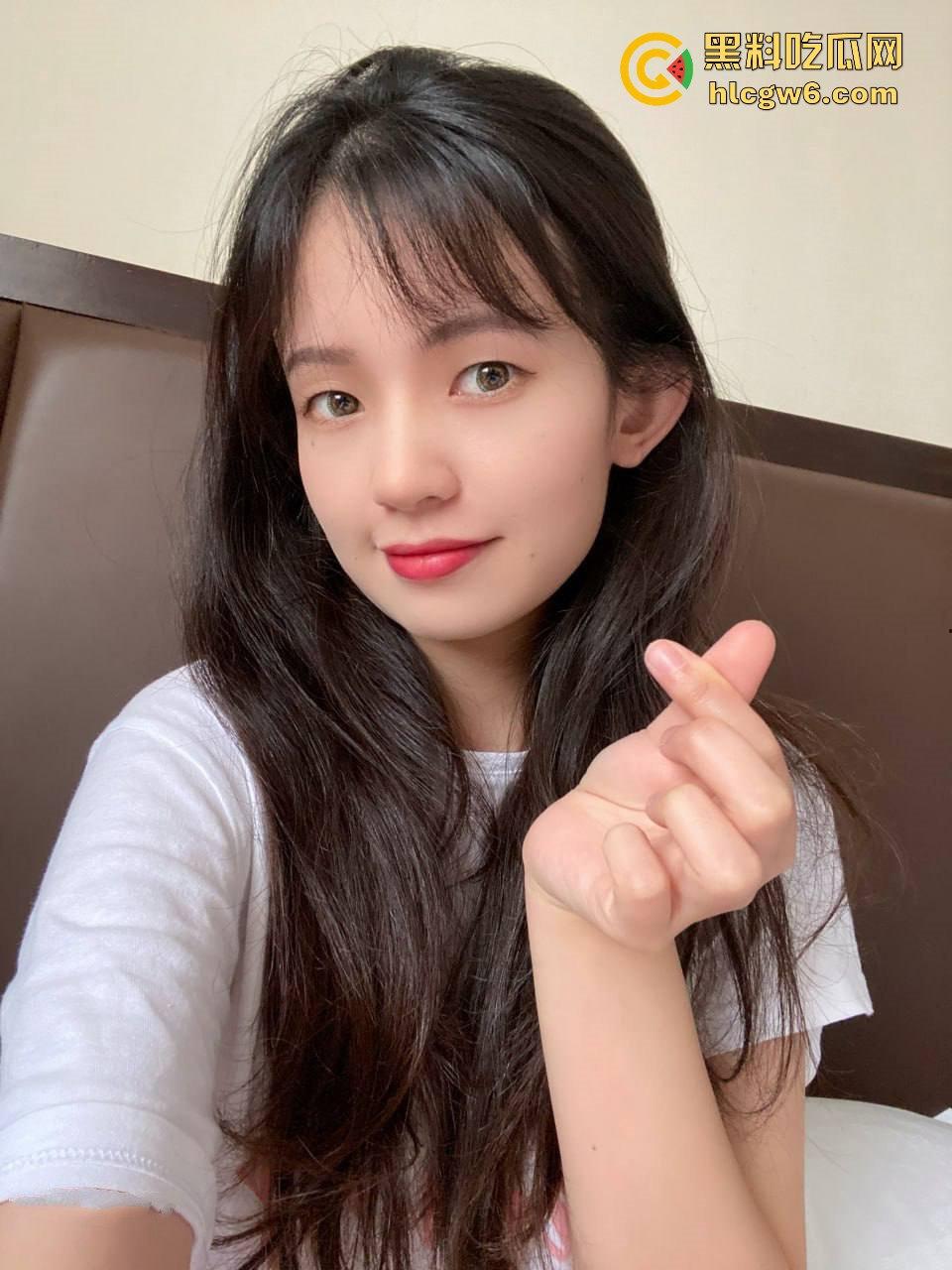 武汉眼镜妹【徐思涵】私密视频泄出!清纯外表下藏着一颗骚到骨子的肉欲灵魂!-10