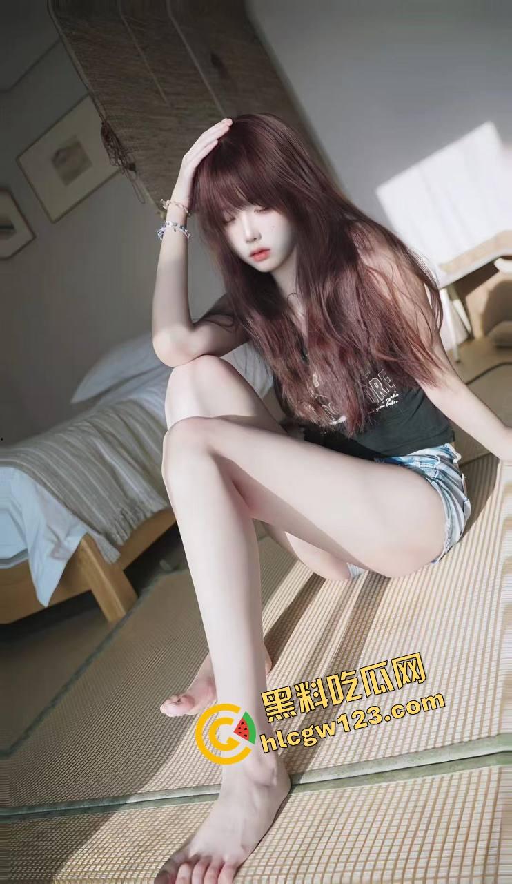 茅台灌骚逼河北04嫩妹『赵雪儿』骚到爆表骚逼滴蜡，3p轮奸撑开扩阴器灌满精液混合着茅台酒！-4