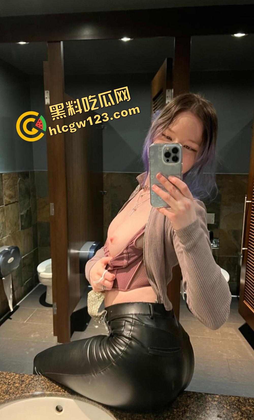 渭南骚妇胸口奶浪翻涌、逼水狂喷像高压水枪,衣服湿成透明避孕套,干到一半被她儿子撞见!-3