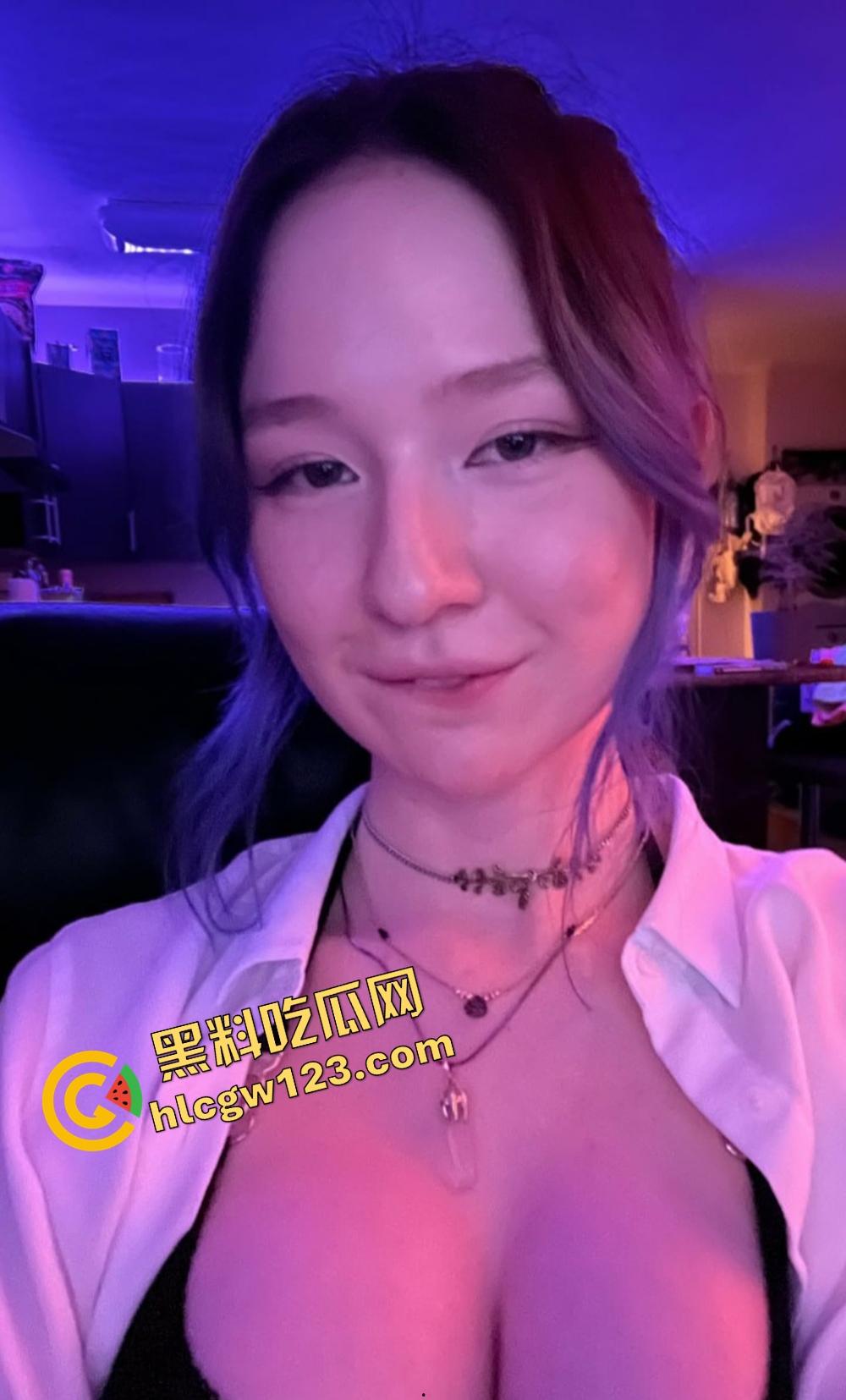 渭南骚妇胸口奶浪翻涌、逼水狂喷像高压水枪,衣服湿成透明避孕套,干到一半被她儿子撞见!-6